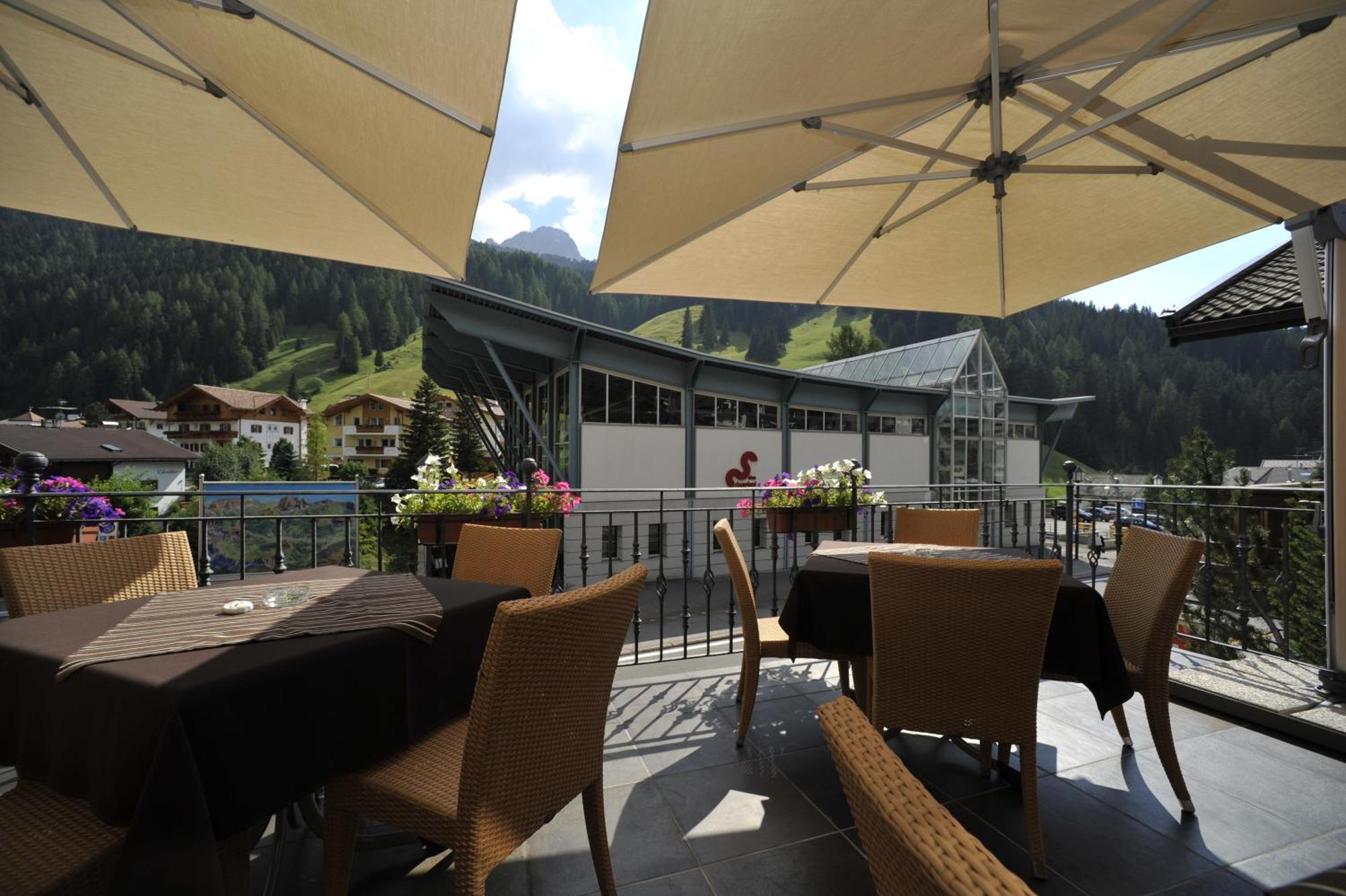 Hotel Europa Dolomites Сельва-ди-Валь-Гардена Экстерьер фото
