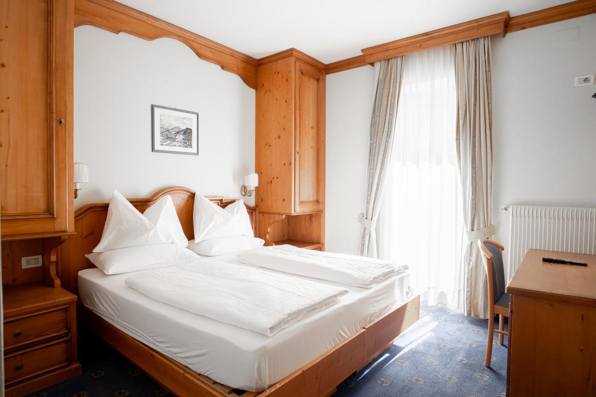 Hotel Europa Dolomites Сельва-ди-Валь-Гардена Экстерьер фото